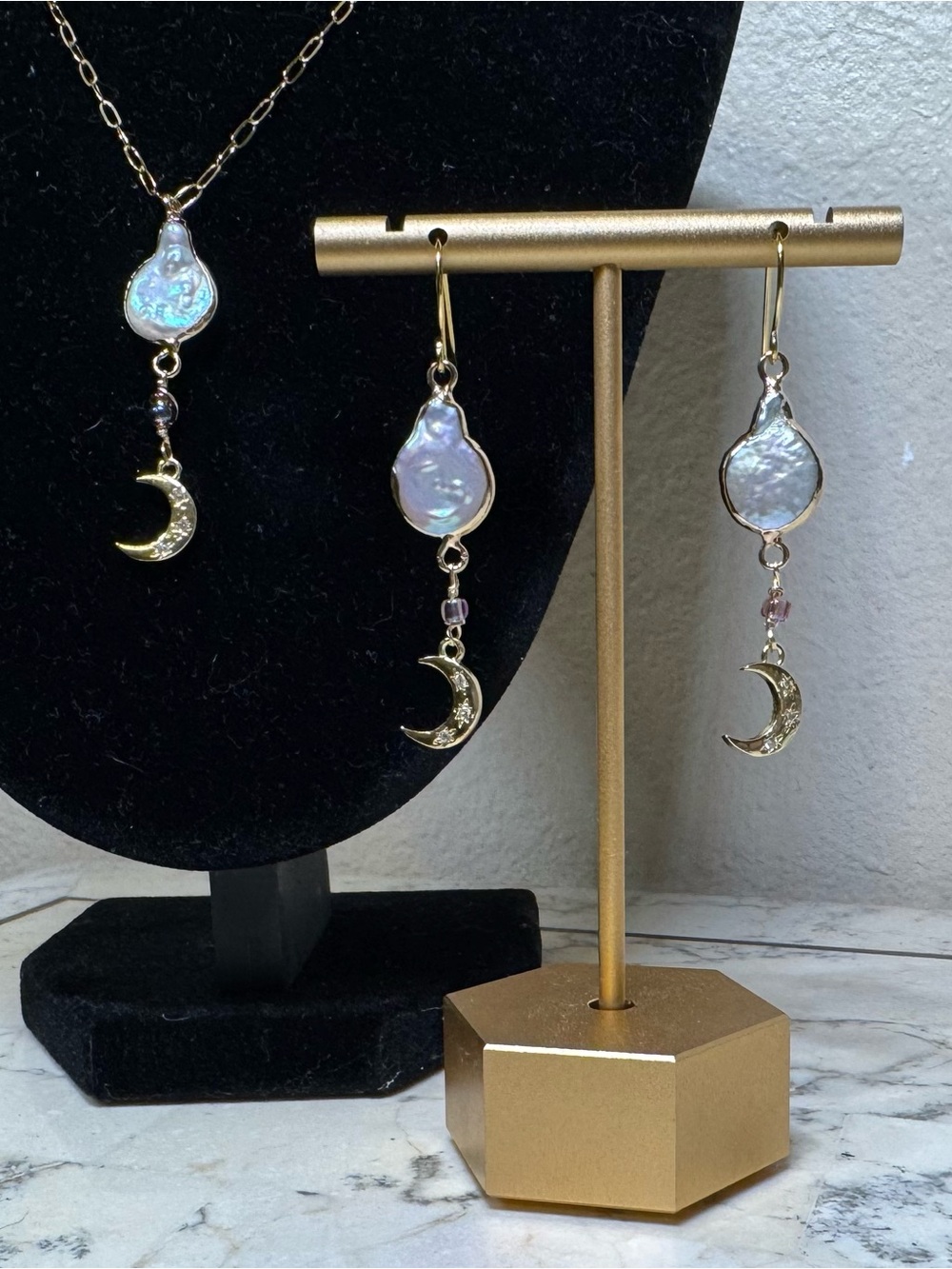 18KGold Moon 18k filled chain& Iridescent Pearl Drop Earrings! ‼️Handmade‼️